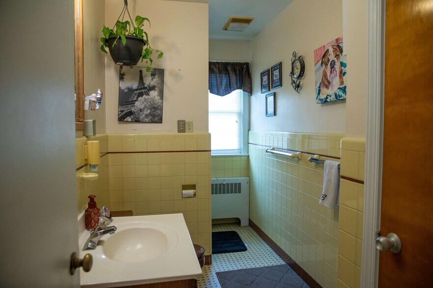 More Photos Of 719 S DuPont Blvd, Milford Flex For Sale