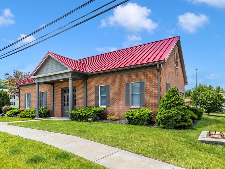 More Photos Of 100 S Main St, Smithsburg Bank For Sale