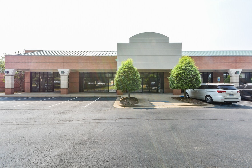 More Photos Of 17200 Chenal Pky, Little Rock Unknown For Lease