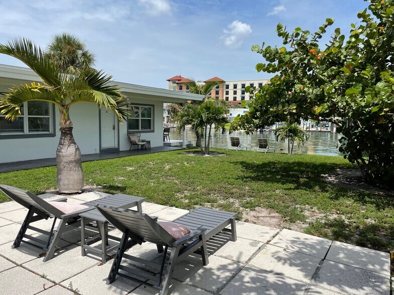 More Photos Of 629 Bay Esplanade, Clearwater Beach Specialty For Sale