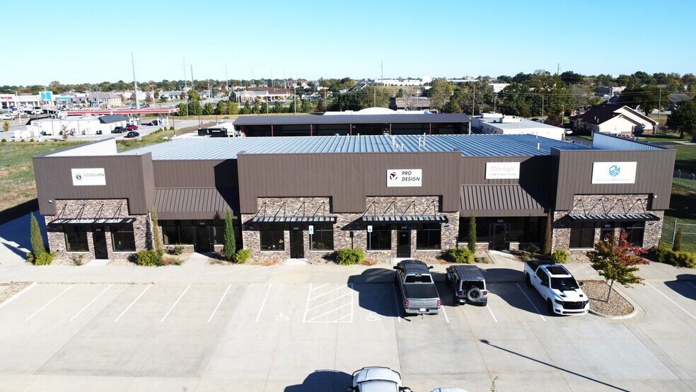 More Photos Of 912-922 E Warren St, Gardner Industrial For Lease