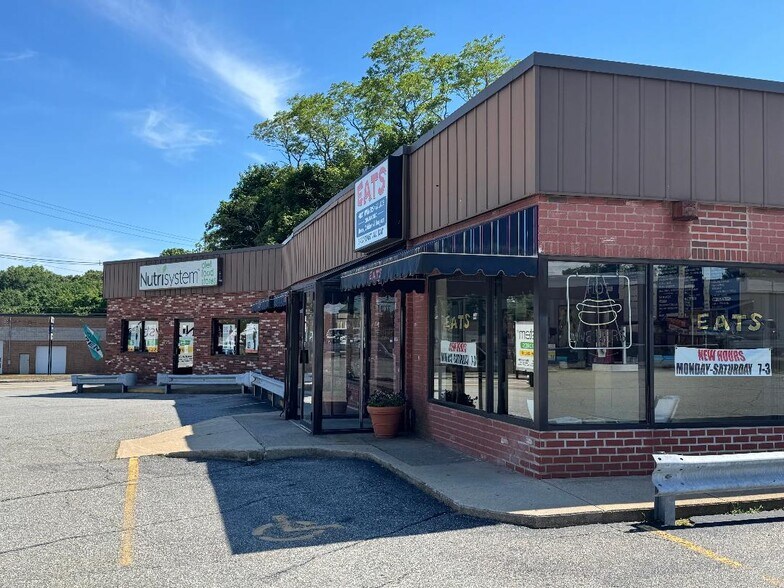 More Photos Of 1393 Fall River, Seekonk General Retail For Sale
