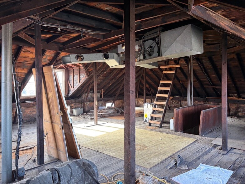 More Photos Of 537-539 S 5th St, Columbus Storefront Retail Residential For Sale