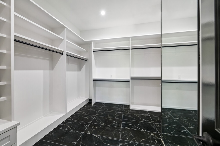 More Photos Of 4710 Sharon St, Houston Multifamily For Sale