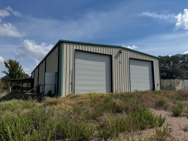 More Photos Of 2589 US-77, Hallettsville Warehouse For Sale