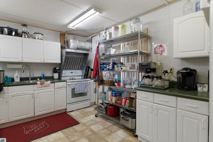 More Photos Of 15464 Cortez Blvd, Brooksville Unknown For Lease