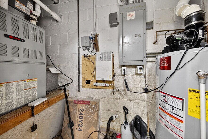 More Photos Of 114-116 E Orleans St, Pacific Office For Sale