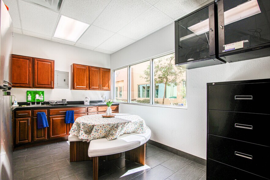 More Photos Of 550 S Mesa Hills Dr, El Paso Medical For Lease
