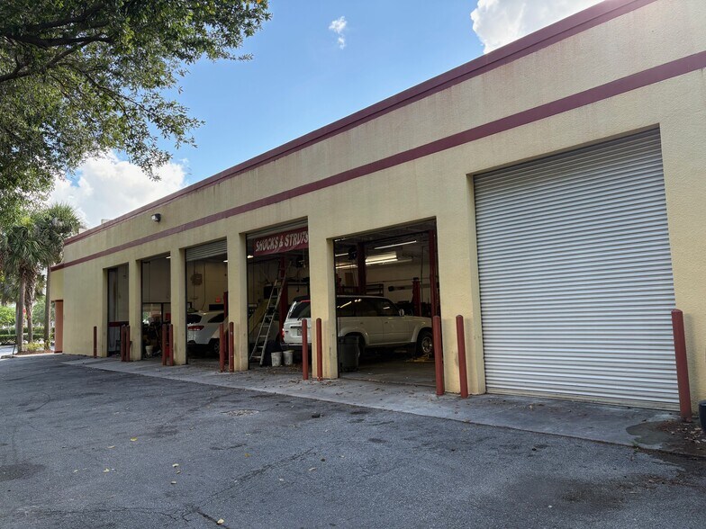 More Photos Of 6480-6520 W Commercial Blvd, Lauderhill Unknown For Lease