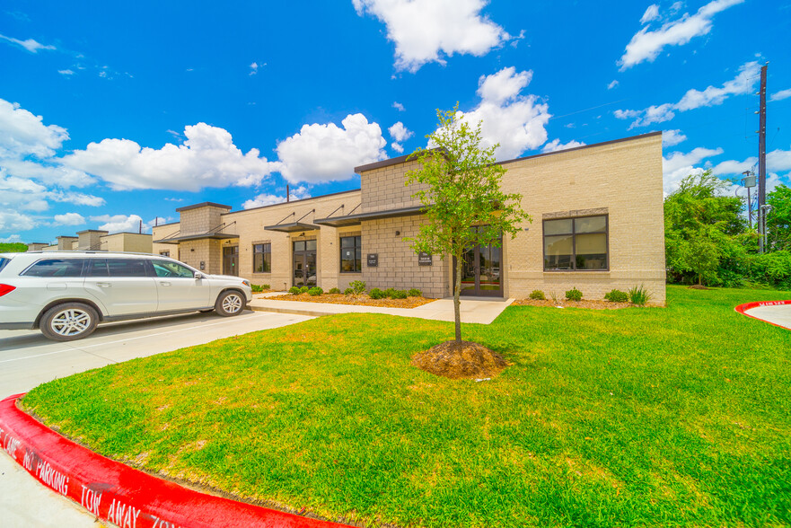 Primary Photo Of 202 Industrial Blvd, Sugar Land Loft Creative Space For Sale