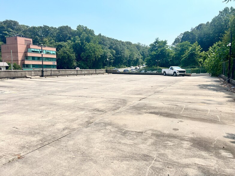 More Photos Of 1245 Central Park Ave, Yonkers Auto Dealership For Lease