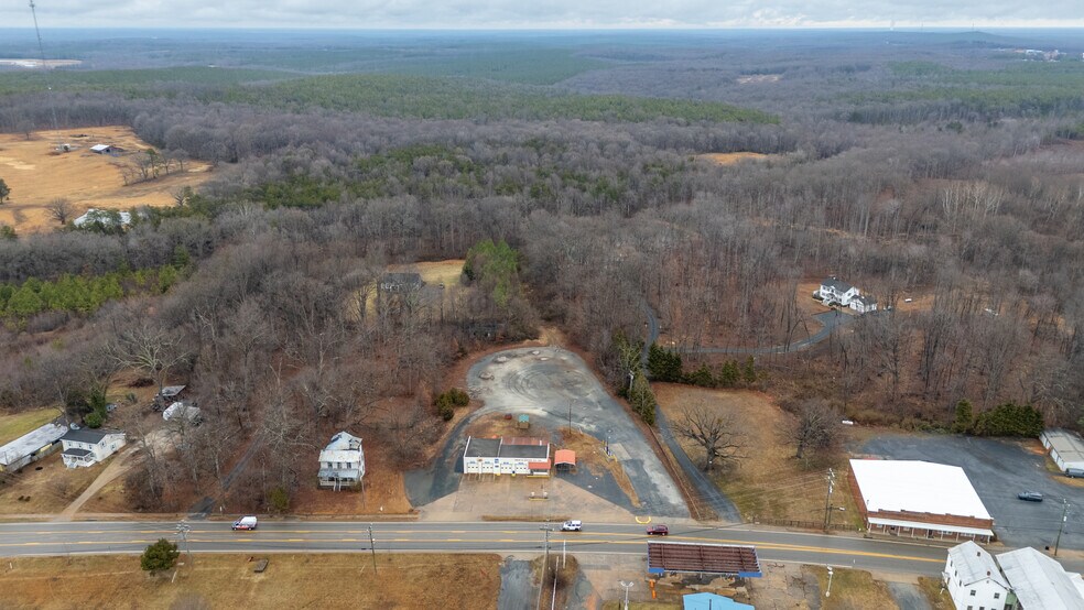 More Photos Of 16855 Oak St, Dillwyn Service For Sale