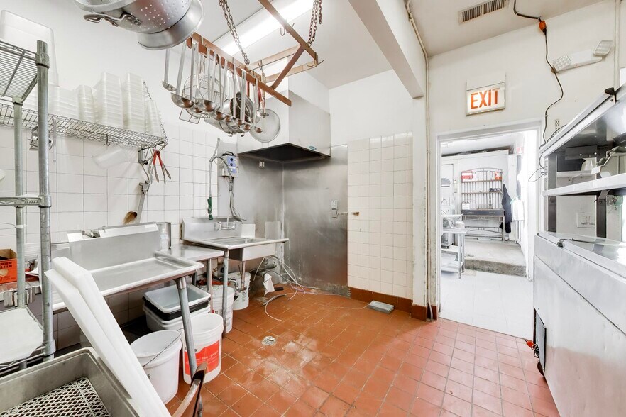 More Photos Of 2114 W Roscoe St, Chicago Storefront Retail Residential For Sale