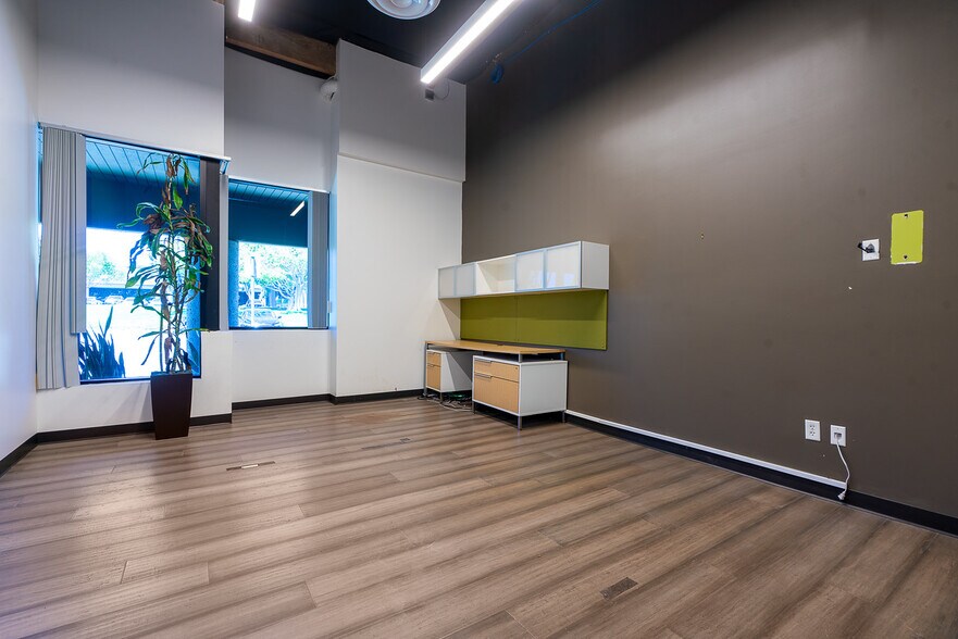 More Photos Of 6675 Mesa Ridge Rd, San Diego Office For Lease