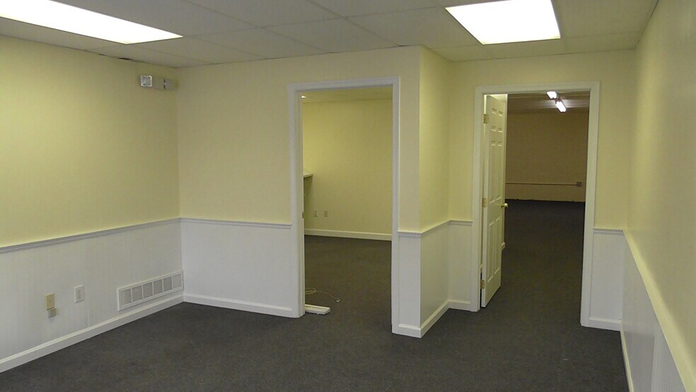 957 Bristol Pike, Cornwells Heights, PA 19020 For Lease