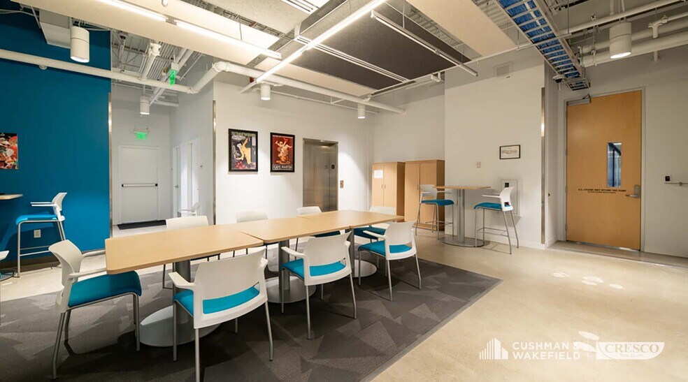 More Photos Of 5990 W Creek Rd, Independence Office Residential For Lease