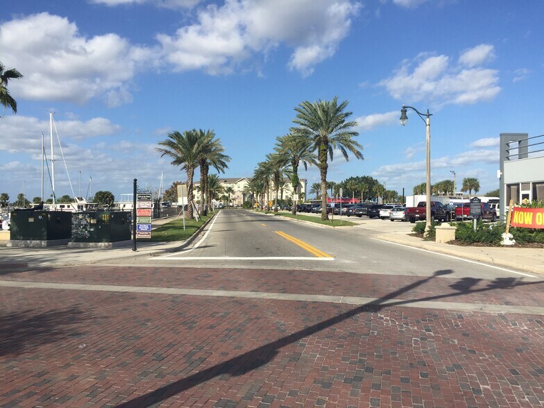 More Photos Of 350 E Seminole Blvd, Sanford Freestanding For Sale