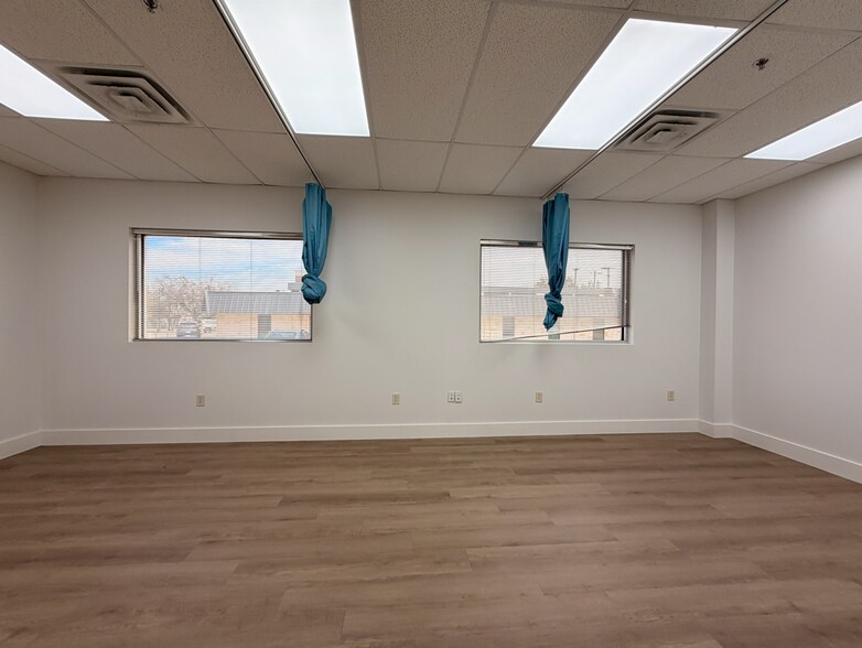 More Photos Of 571 W Main St, Lewisville Medical For Lease