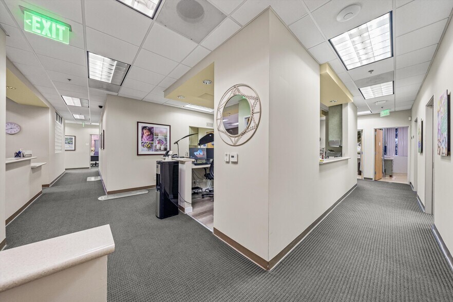 More Photos Of 27871 Smyth Dr, Santa Clarita Medical For Sale