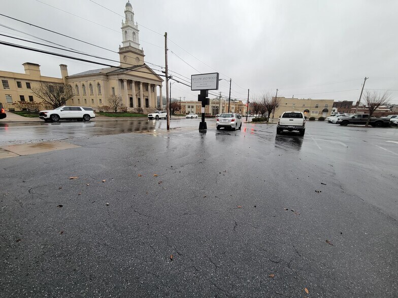 More Photos Of 309 Main St NW, Lenoir Office For Lease