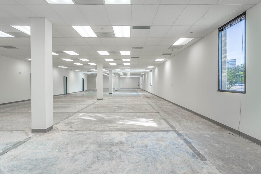 More Photos Of 2703 N Central Expy, Richardson Unknown For Lease