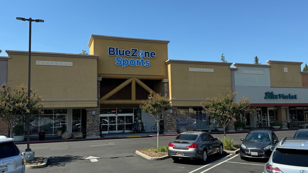 More Photos Of 380-446 Harding Blvd, Roseville Unknown For Lease