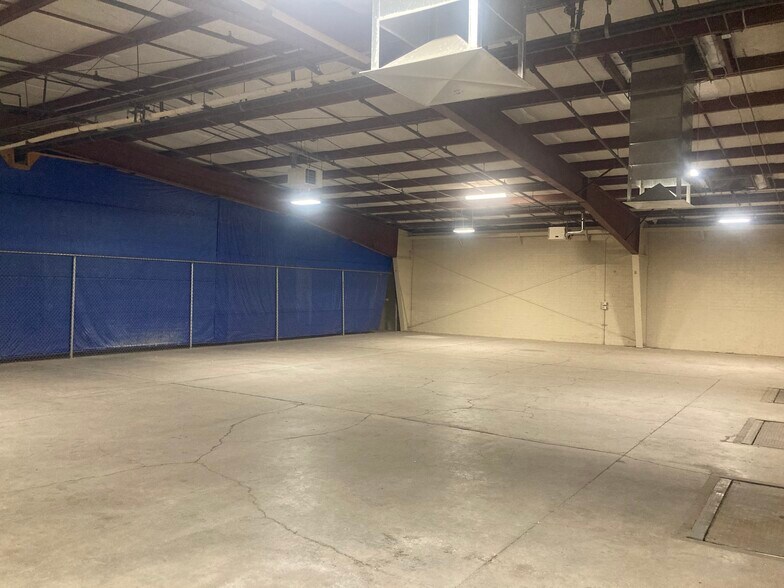 More Photos Of 6900 S Park Ave, Tucson Warehouse For Lease