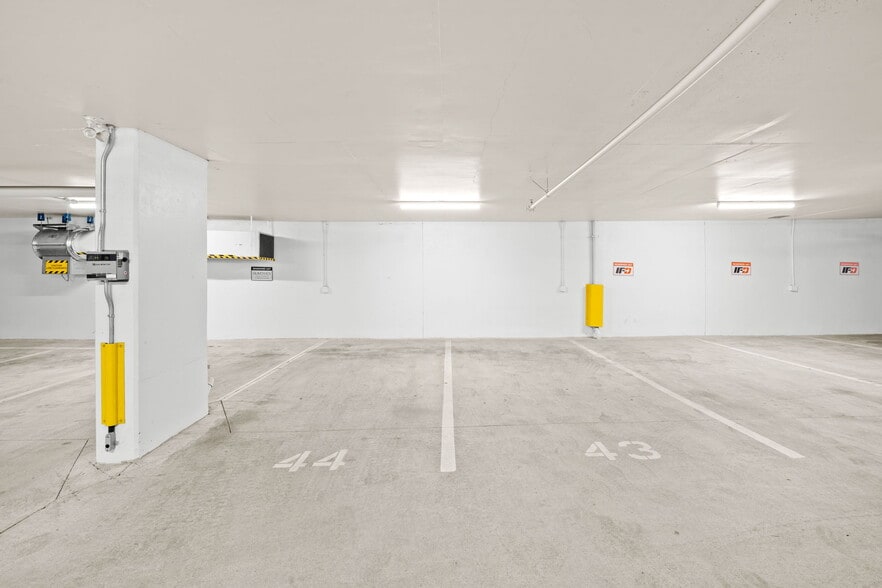More Photos Of 63 6 Th Av W, Vancouver Medical For Sale