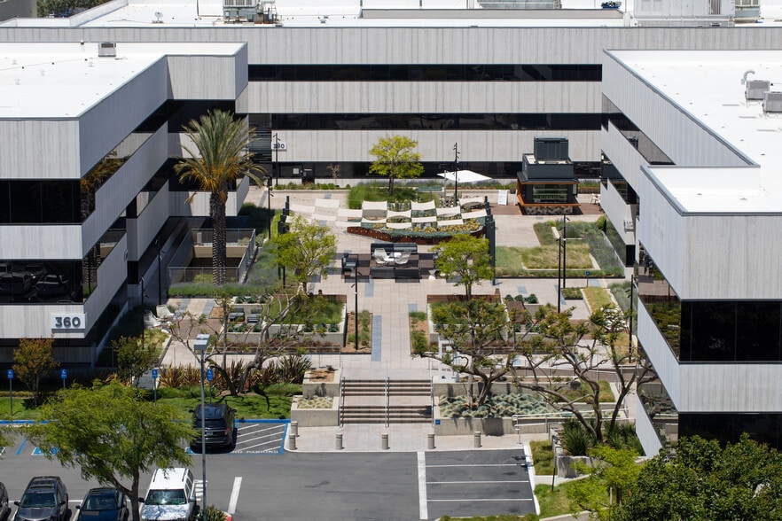 More Photos Of 300 N Pacific Coast Hwy, El Segundo Unknown For Lease