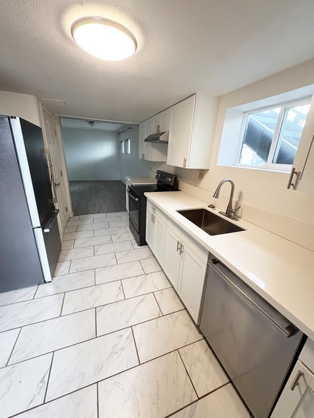 More Photos Of 4064 S Broadway, Englewood Freestanding For Lease