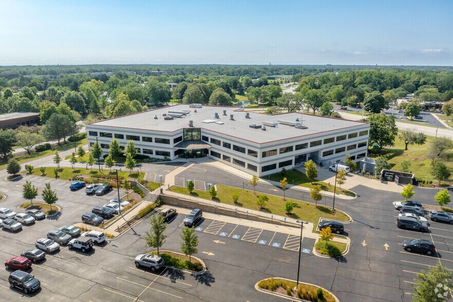 More Photos Of 387 Shuman Blvd, Naperville Medical For Lease