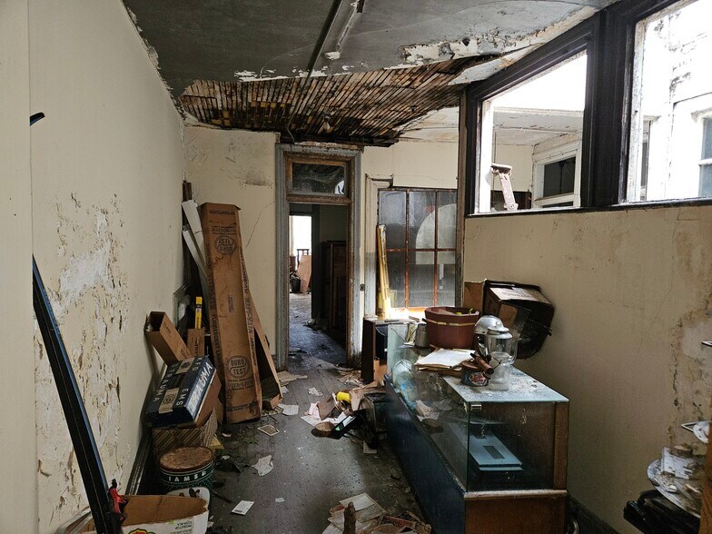 More Photos Of 34 Michigan Ave E, Battle Creek Storefront Retail Residential For Sale