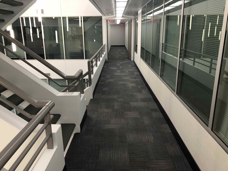 More Photos Of 550 N Reo St, Tampa Office For Lease