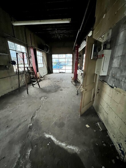 More Photos Of 2400 Ligonier St, Latrobe Auto Repair For Sale