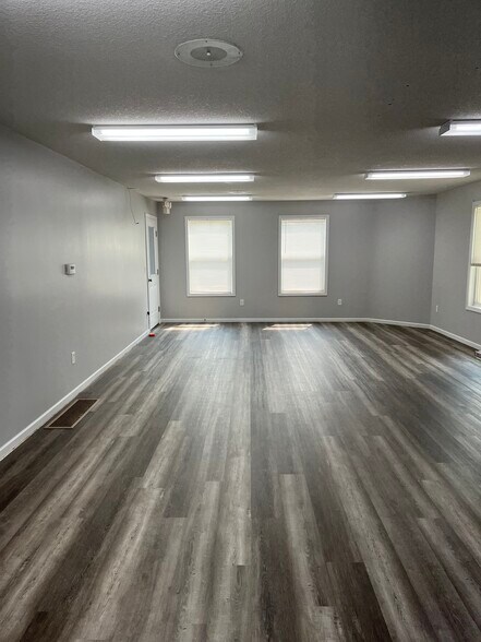 More Photos Of 103 S Jefferson St, Raymore Medical For Sale