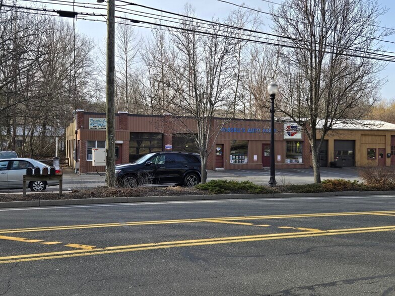 More Photos Of 616 Main St S, Southbury Auto Repair For Sale