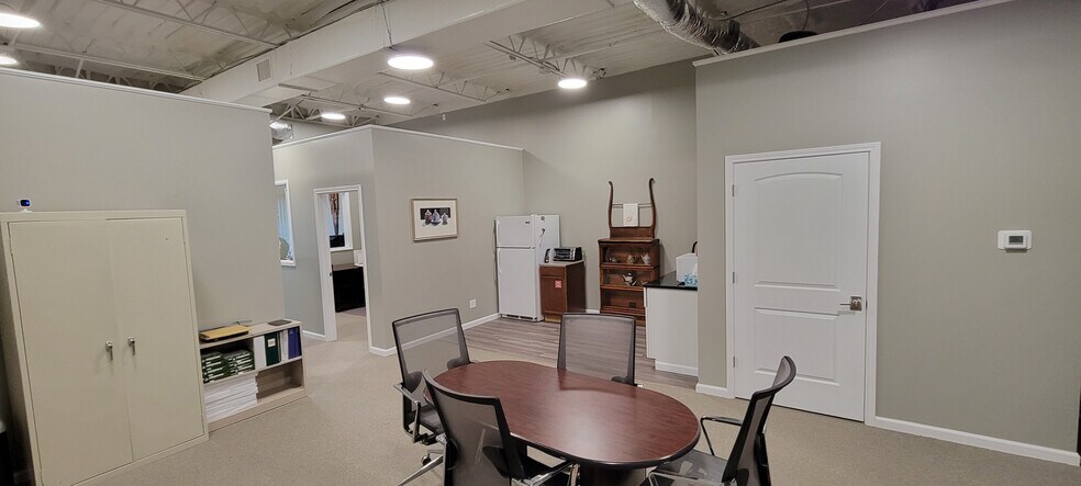 More Photos Of 202 Santa Fe Dr, Weatherford Storefront For Lease