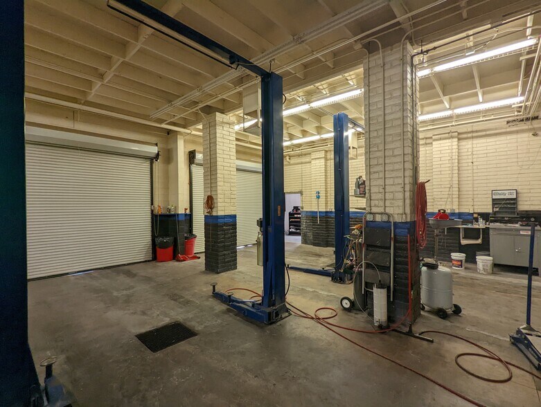 More Photos Of 11819 N Saguaro Blvd, Fountain Hills Auto Repair For Sale