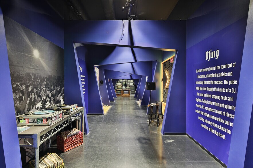 More Photos Of 6400 W Sunset Blvd, Los Angeles Storefront For Lease