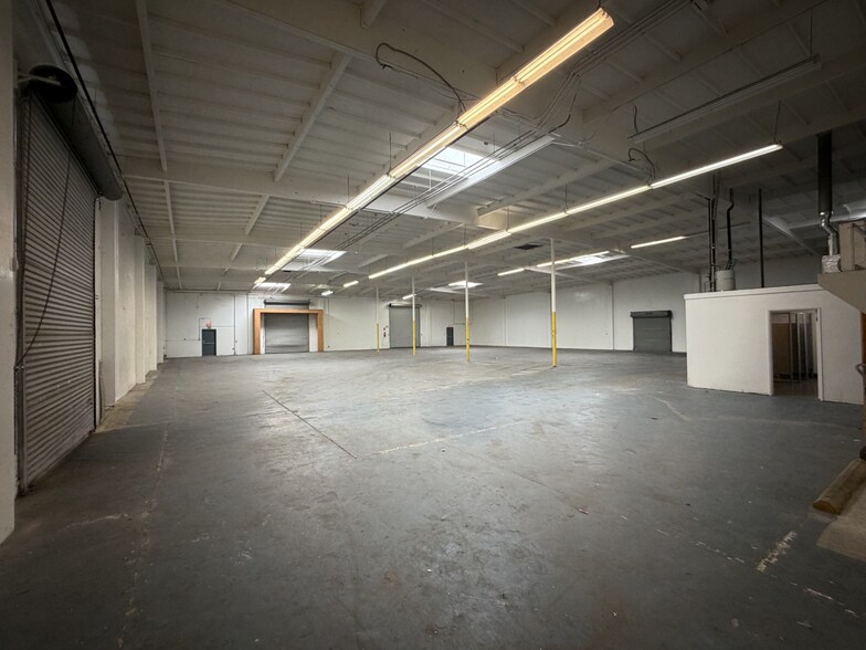 More Photos Of 1000-1020 Commercial Ave, Oxnard Warehouse For Lease