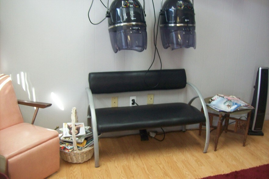 More Photos Of 23030 Mooney St, Farmington Medical For Lease