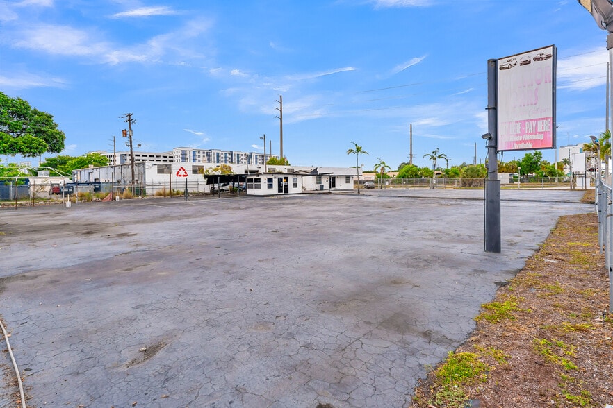 More Photos Of , Fort Lauderdale General Retail For Sale