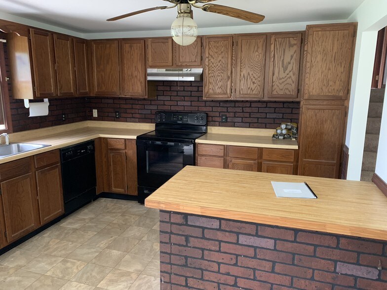 More Photos Of 5405 Village Ct, Adamstown Specialty For Sale