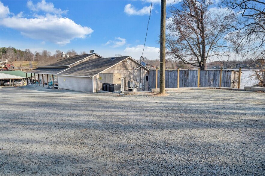 More Photos Of 2200 Old Salem School Rd, Union Hall Marina For Sale