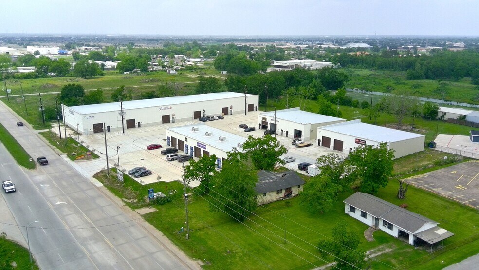 More Photos Of 16230 W Bellfort St, Sugar Land Warehouse For Lease