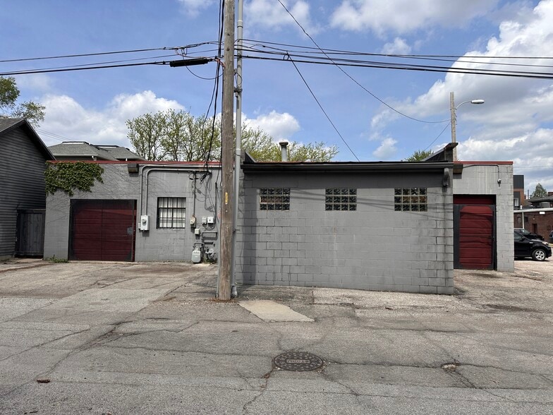 More Photos Of 225 E 10th St, Indianapolis Flex For Sale