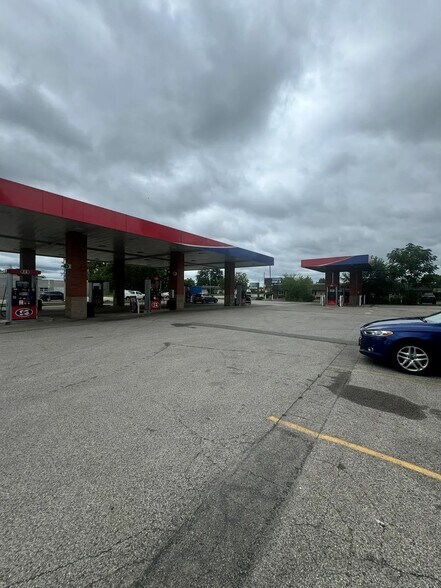 More Photos Of 803 S Byrne Rd, Toledo Service Station For Lease