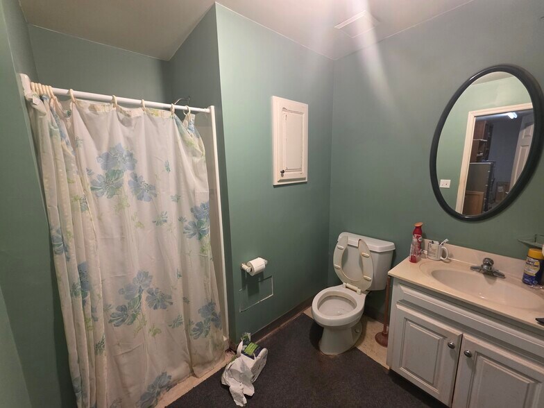 More Photos Of 6604 Windmill Way, Wilmington Industrial For Sale