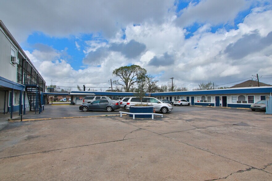 More Photos Of 2524 Gregg St, Houston Apartments For Sale