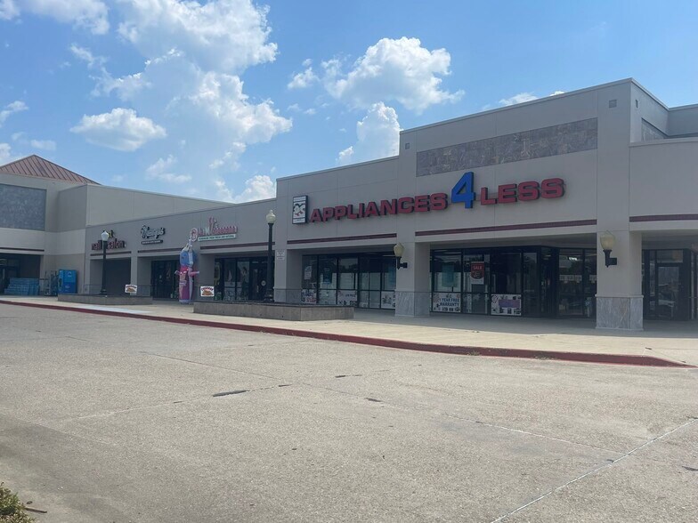 More Photos Of 15222-15245 George Oneal Rd, Baton Rouge Storefront For Sale